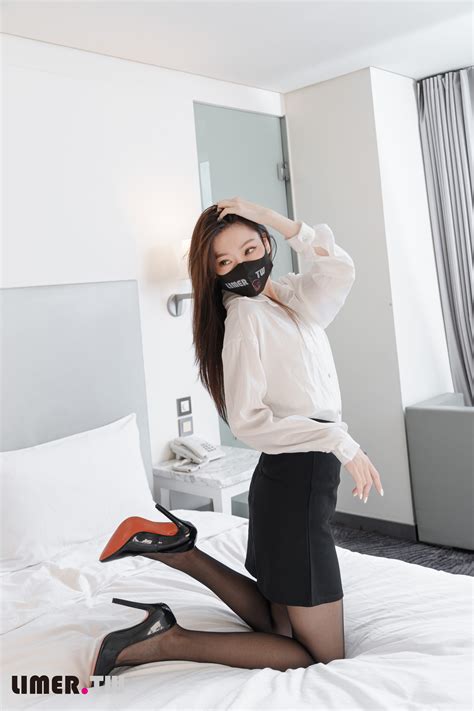 [Limerence] No.068 語葳女神 Jaly完美长腿 黑丝 OL诱惑 - 微图坊