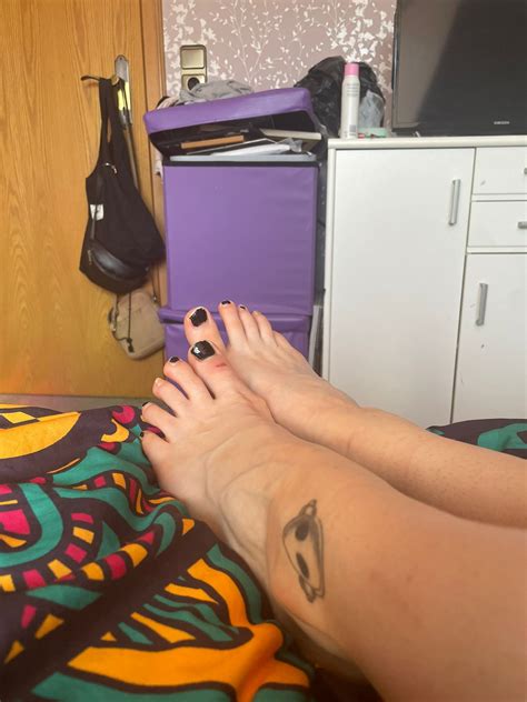 Alien feet 👽 : r/Stinkyfeets