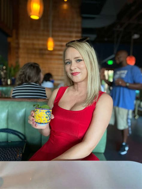 Meet Ashley Brooke – CanvasRebel Magazine