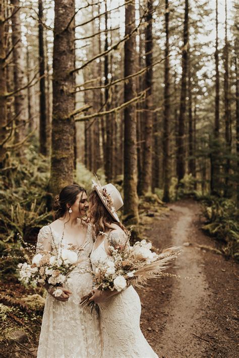 ROMANTIC STYLED WEDDING IN ALENA LEENA AND LAUDAE GOWNS｜a&bé bridal shop