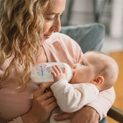 Holding a Baby While Bottle-Feeding – Best Techniques – Dr Talbot's