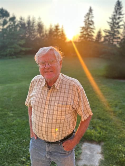 Howard "Glen" Cowan | MacKenzie & McCreath Funeral Homes Ltd.