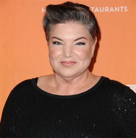 Mindy Cohn: Wiki, Bio, Age, Height, Career, Family, Partner, Net Worth