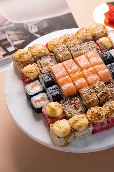 Сет 1 кг роллов с лососем - это 40 шт. вкусных роллов с лососем, целый ...