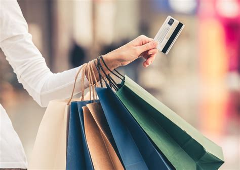 Maximize Credit Card Rewards During the Holidays - Christmas Spending Tips