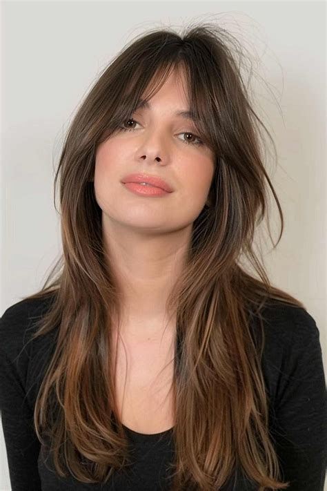Our guide explains why layered haircut with curtain bangs work 33