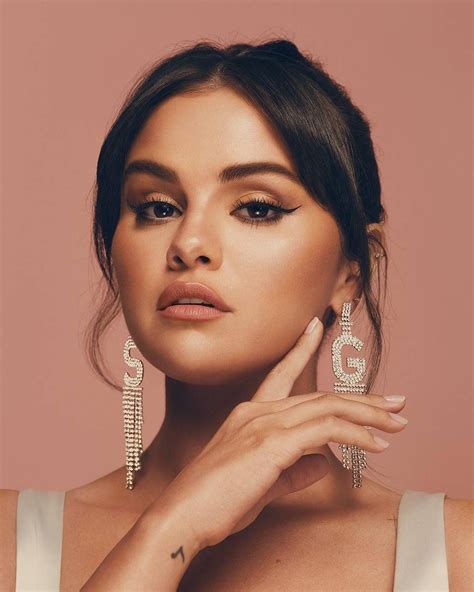 Selena Gomez's Personalized Initial Earrings Are 100% My Next Jewelry