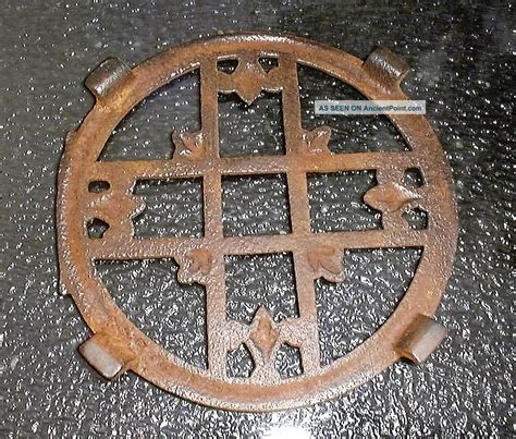 Vintage Antique Primitive Footed Cast Iron Round Coffee Pot Trivet Fleur De Lis