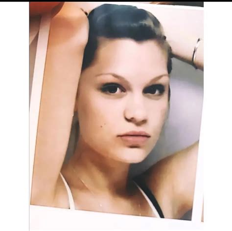 Jessie J No Makeup Selfie | Saubhaya Makeup