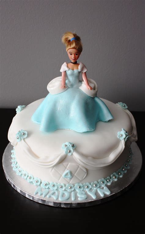cake of cinderella 10