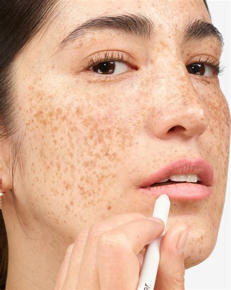 Lip Line – Glossier