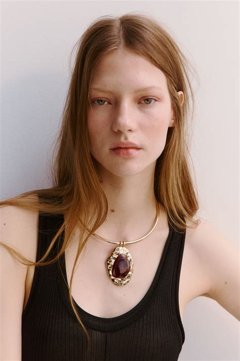 Pevný náhrdelník s príveskom - Zlatá - ŽENY | H&M SK