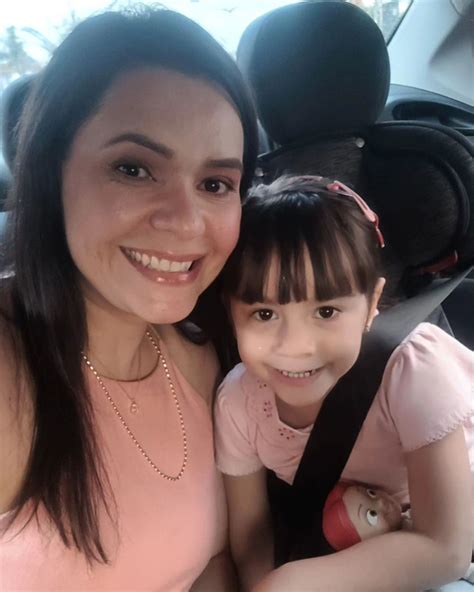 Um dia feliz para comemorar a infância daquela que me faz feliz todos