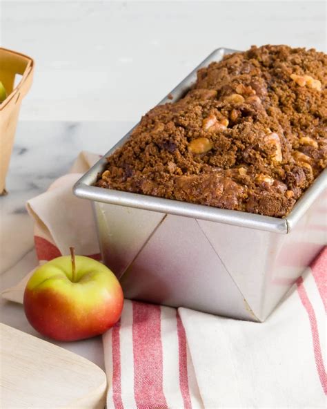 Cinnamon & Walnut Coffee Cake – The Invisible Chef