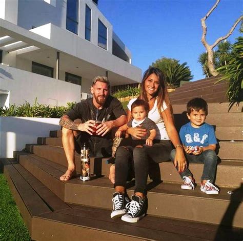 Lionel Messi Height, Age, Wife, Children, Family, Biography & More ...