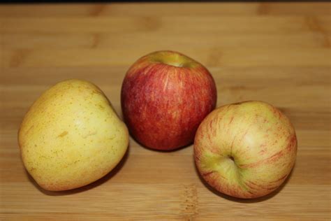 apples   chopping board  stock photo public domain pictures