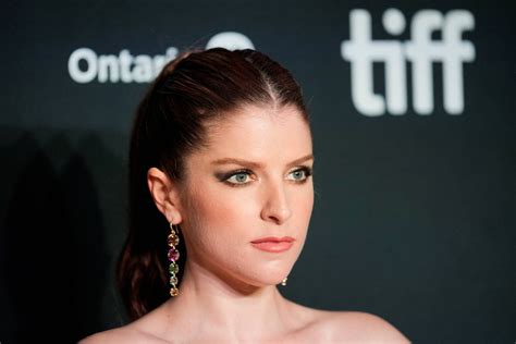Anna Kendrick 47845622 Papel De Parede Anna Kendrick In A Simple