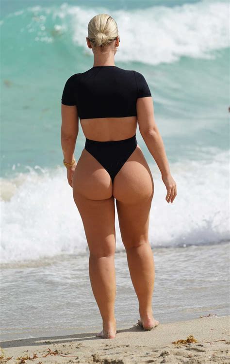 Bianca Elouise in a Black Swimsuit on the Beach in Miami 02/17/2022-4