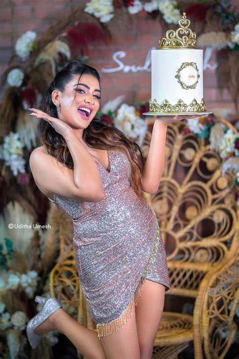 දැන් එයාට 27ක් ලු... සුරූපී සංජානා ඇගේ උපන්දිනය වෙනුවෙන් කළ ලස්සන ෆොටෝ