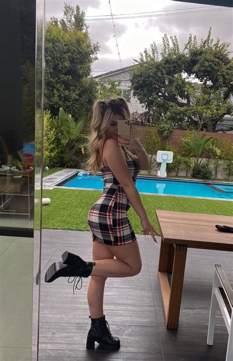 Titty bounce : r/AzzyLand_Pics