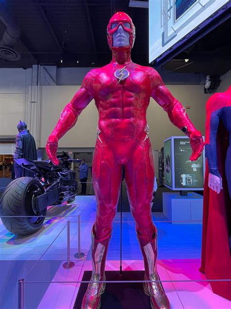 ‘The Flash’: Detailed Look at Ezra Miller’s Costume Revealed!! Check It