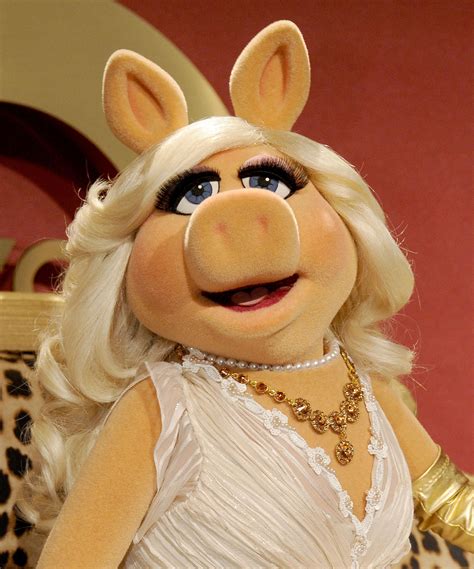 10 Unforgettable Beauty Lessons from Miss Piggy | Miss piggy, Miss