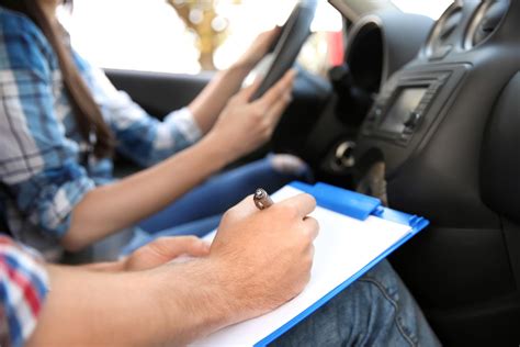 Foglio rosa patente B: cosa si può fare e guidare