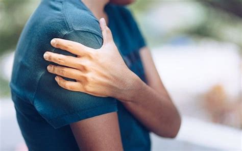 mengatasi bahu kaku  rumah