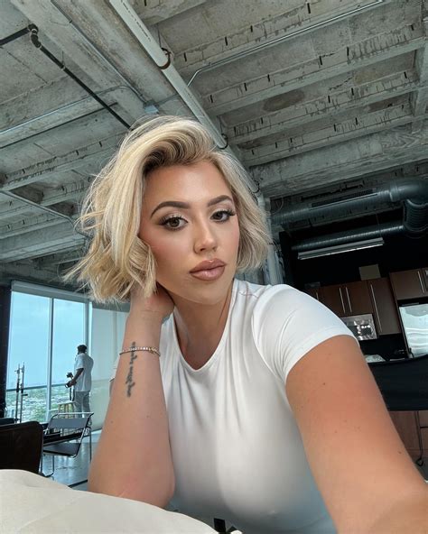 Halle Payne - Halle Payne added a new photo.