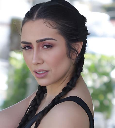 Lilly Hall (Actress) Age, Videos, Photos, Biography, Boyfriend, Wiki