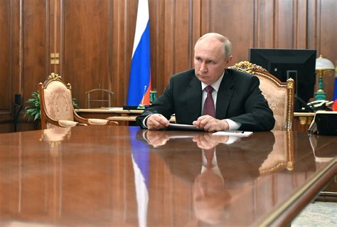 Putin says state-owned VTB bank to manage Russia's main shipbuilder ...