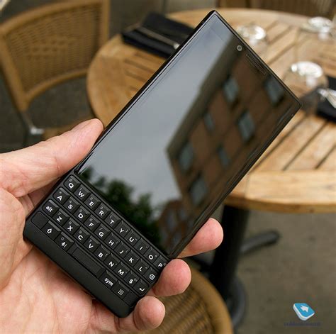 Mobile-review.com Первый взгляд на BlackBerry KEY2