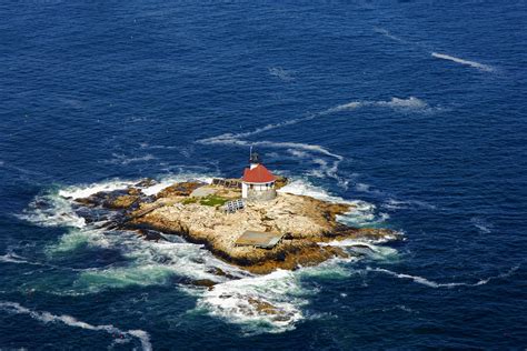 The Cuckolds Lighthouse in ME, United States - lighthouse Reviews