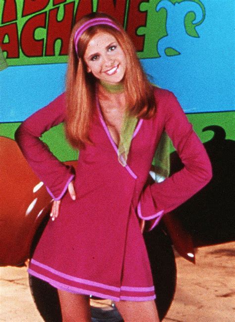 Sarah Michelle Gellar Confirms 'Scooby-Doo' Had Daphne, Velma Kiss | Us ...