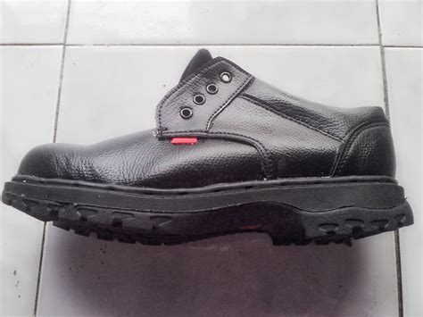Gambar Sepatu Safety | Sepatu Safety Surabaya, Grosir Sepatu Safety ...