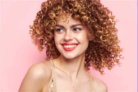 capelli ricci ecco cosa  deve assolutamente evitare gioia news