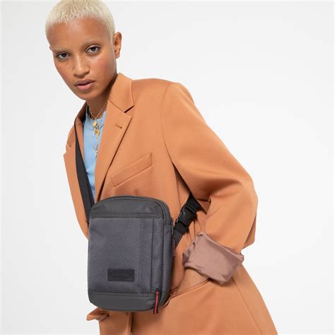 THE ONE CNNCT CNNCT Accent Grey | Outlet | Eastpak BE