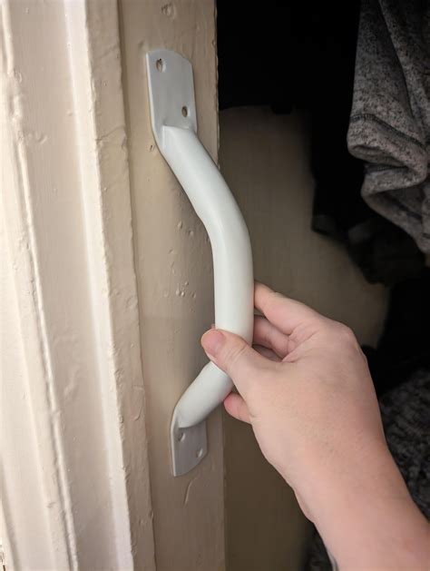 Can I fix this grab bar on to this door frame? : r/DIYUK