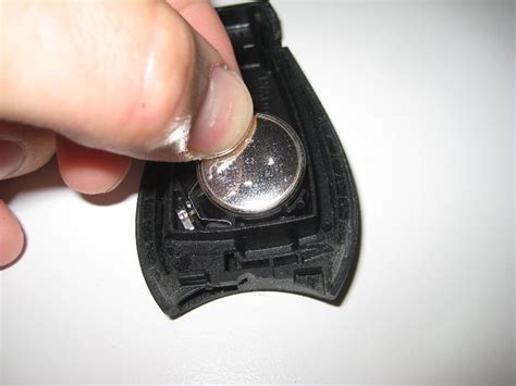 how to change jeep cherokee key fob battery