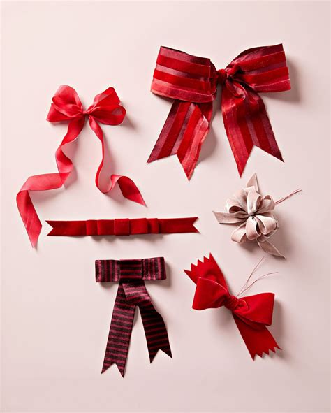 Three Different Ways to Make a Bow Out of Ribbon How To Tie Ribbon, How ...