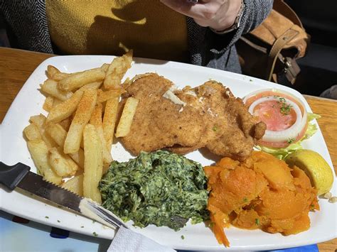 Ashley's Family Restaurant / Goodwood - Cape Town with Kids