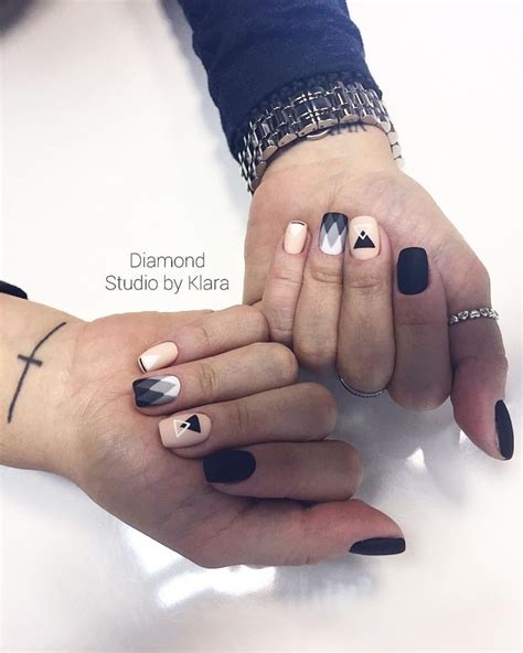 Комбинированный маникюр,ДИЗАЙН ОТ РУКИ😋,близко к кутикуле☺️… | Manicure ...