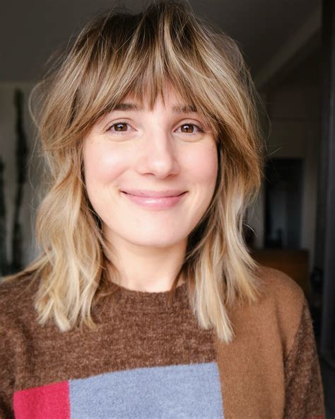 This medium shag haircut with bangs is changing face shapes now 35