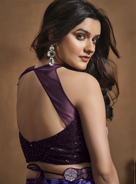 modern saree blouse designs party wear pleated purple saree