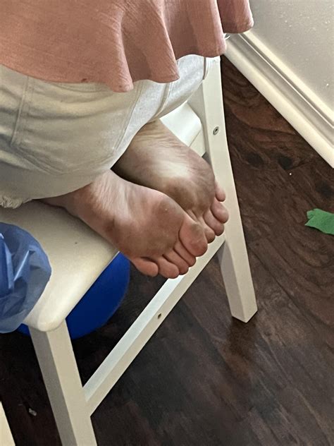 Cum Tribute my sisters feet : r/feet_and_cum