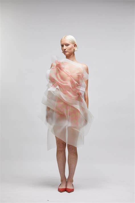 2 5 2 6: Fashion designer Ying Gao's new robotic clothing collection