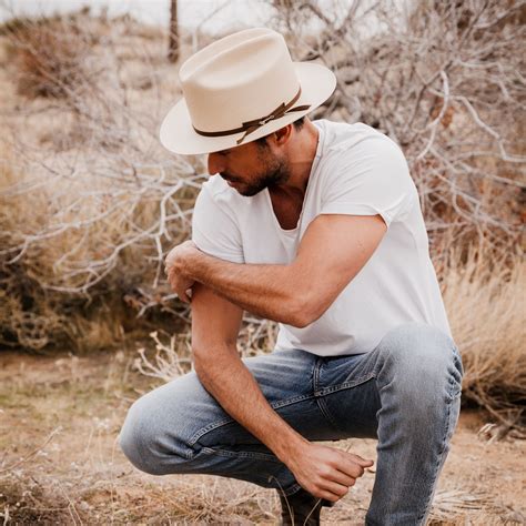 how to wear a stetson open road hat