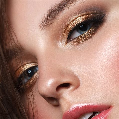 how to put on eye makeup 7