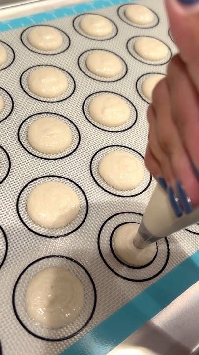 White Macaron shells #pipingskills #macaron #macaronpiping #