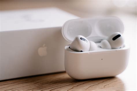 How to Adjust Volume on AirPods: A Step-by-Step Guide - InPics Solutions